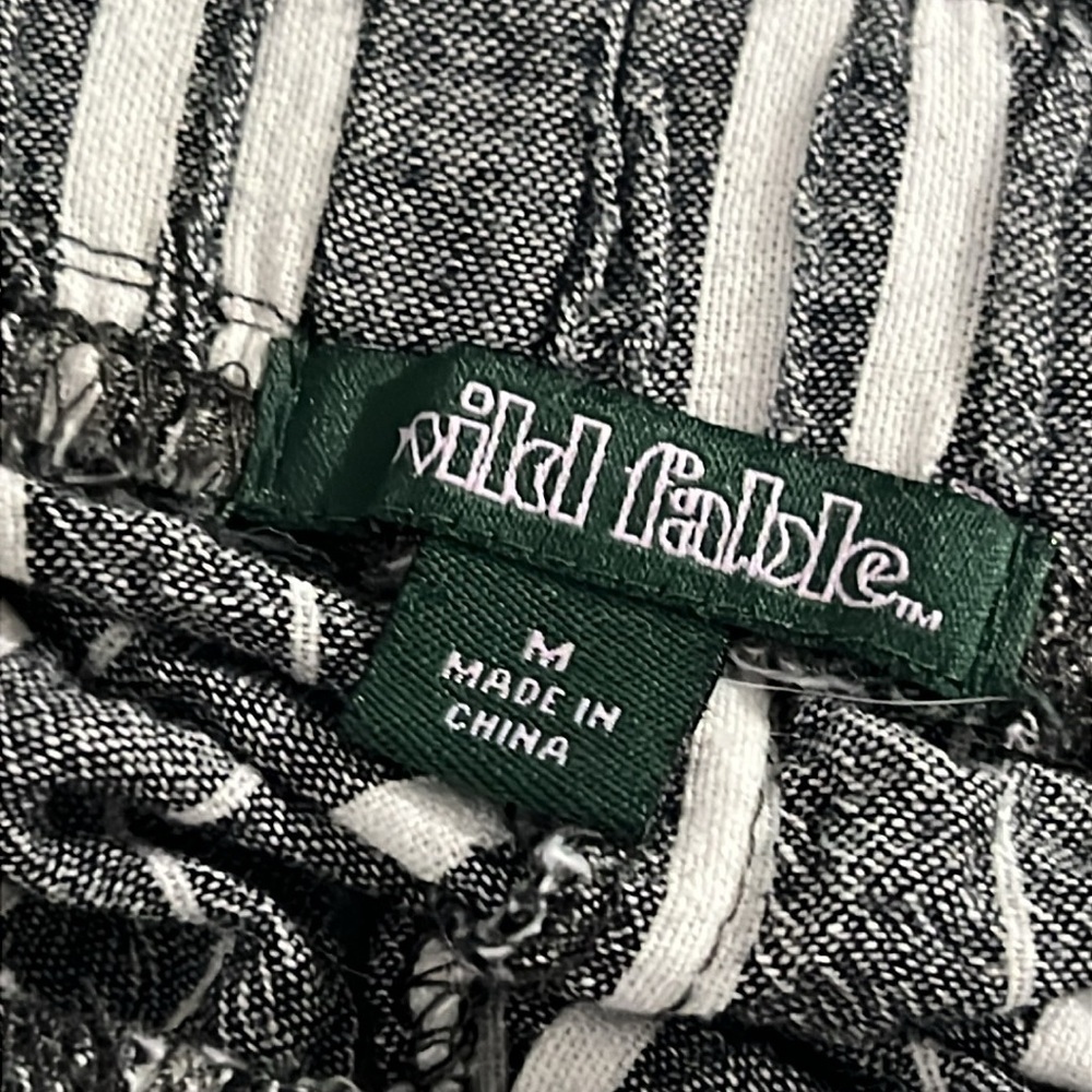 Wild Fable Size Medium Gray and Shite Striped Mini Shorts Elastic Waist - Picture 6 of 6
